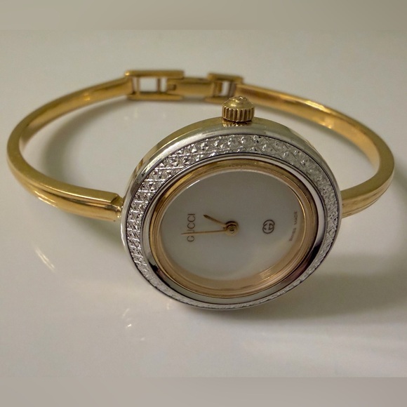 Vintage~Gucci Silver Diamond-Cut Bezel Bangle Bracelet Watch W/Box/Papers - Picture 6 of 16